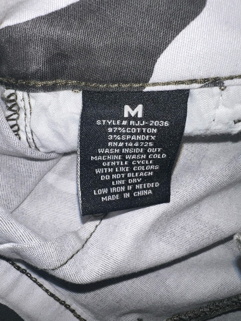 Women’s High Rise Camo Cargo Pants Size M - Picture 5 of 5